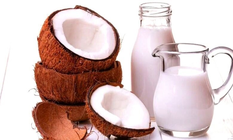 7 Amazing Skin Benefits of Coconut Milk